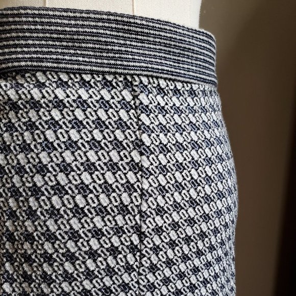 Diane von Furstenberg pull-on Caitrin mini skirt. - Picture 9 of 14